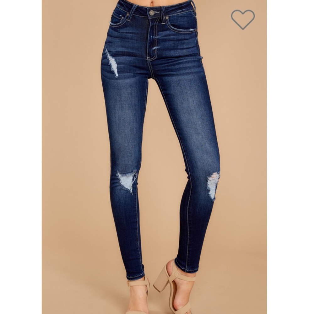Distressed skinny jeans